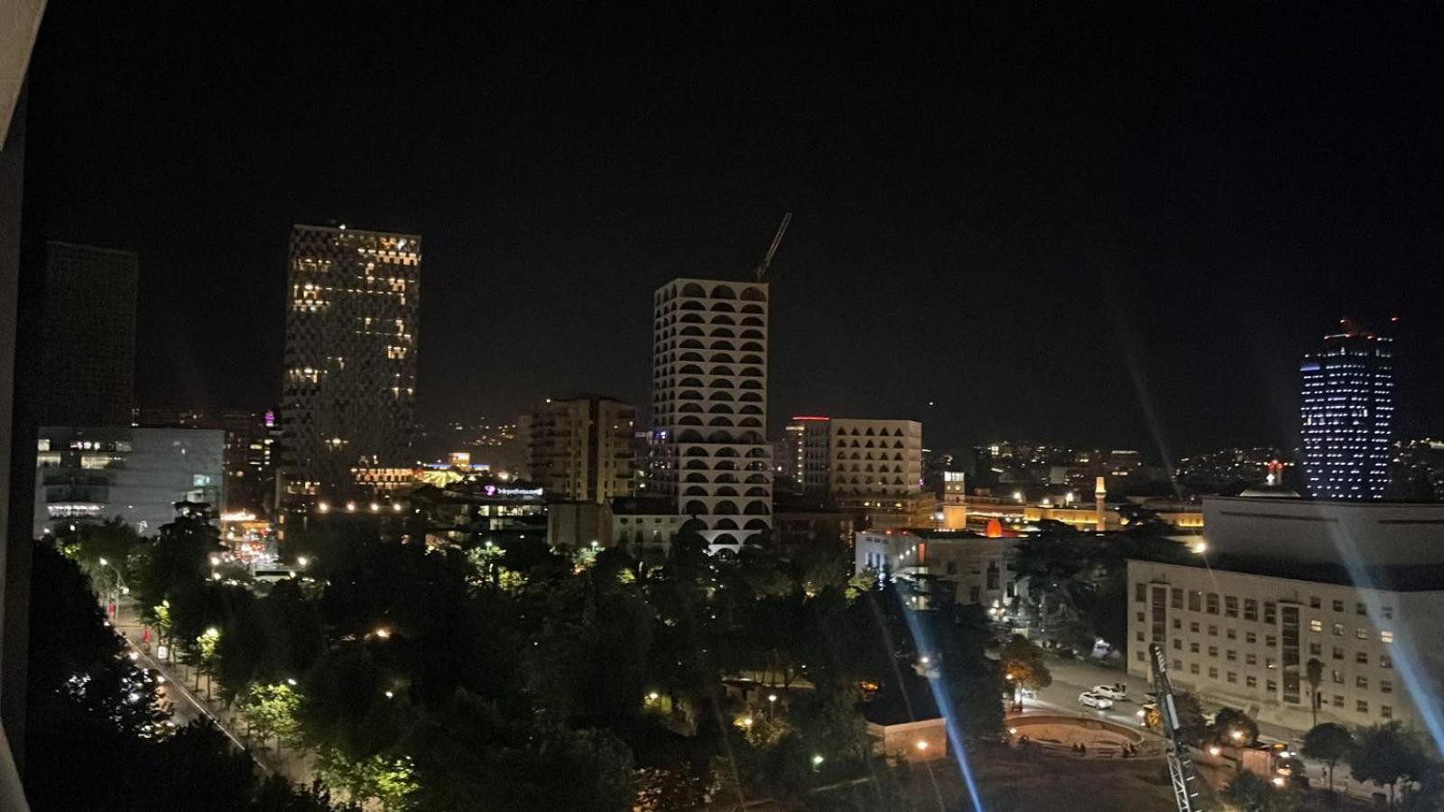 Free Parking Skanderbeg Square - Spacious Central Apartment Tirana Kültér fotó