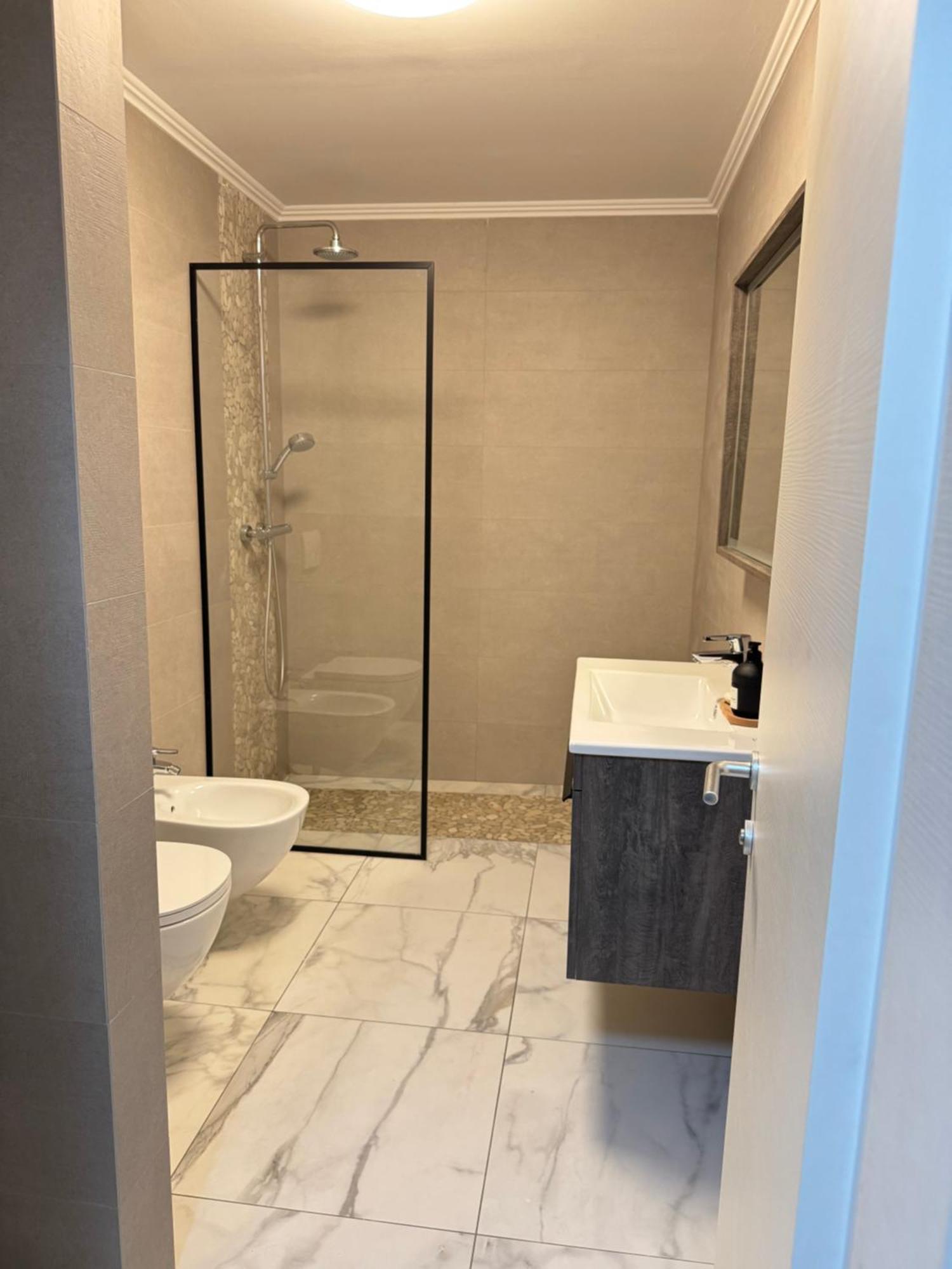 Free Parking Skanderbeg Square - Spacious Central Apartment Tirana Kültér fotó
