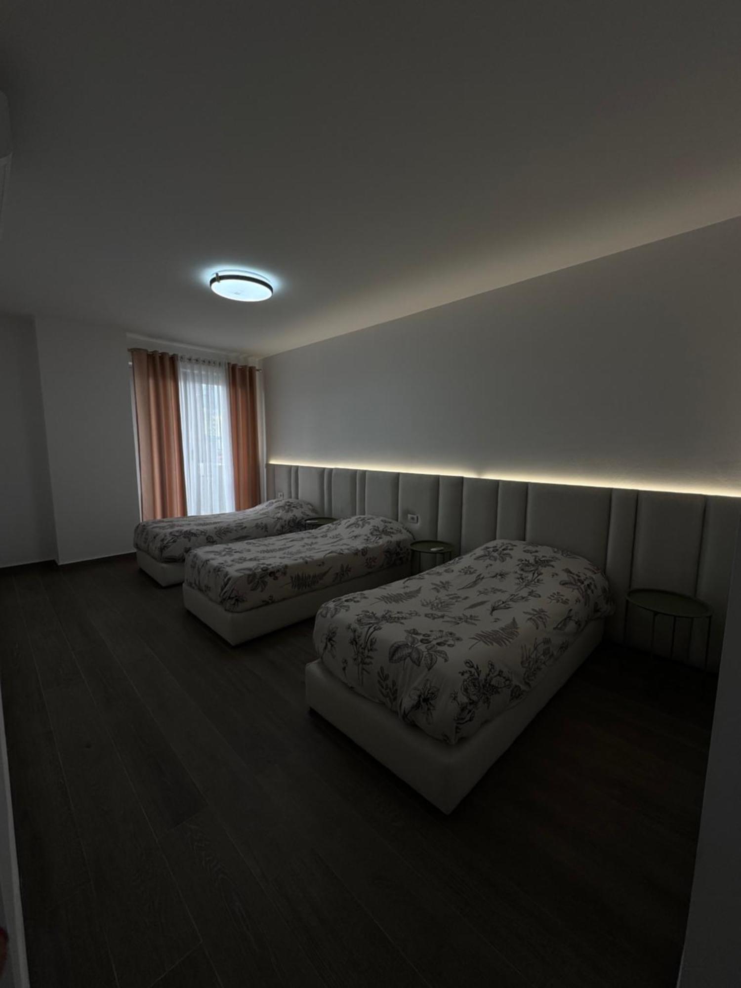 Free Parking Skanderbeg Square - Spacious Central Apartment Tirana Kültér fotó