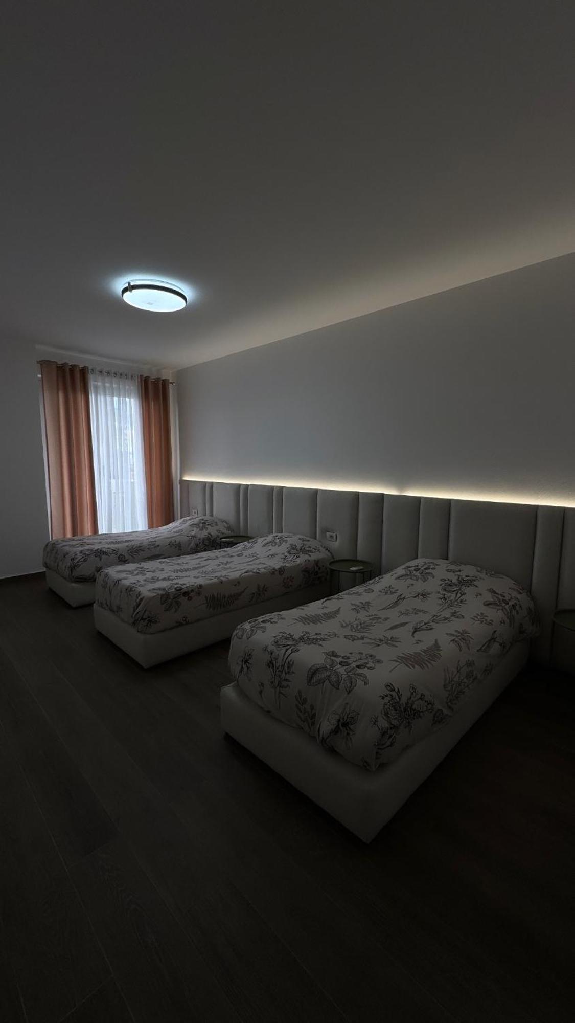 Free Parking Skanderbeg Square - Spacious Central Apartment Tirana Kültér fotó