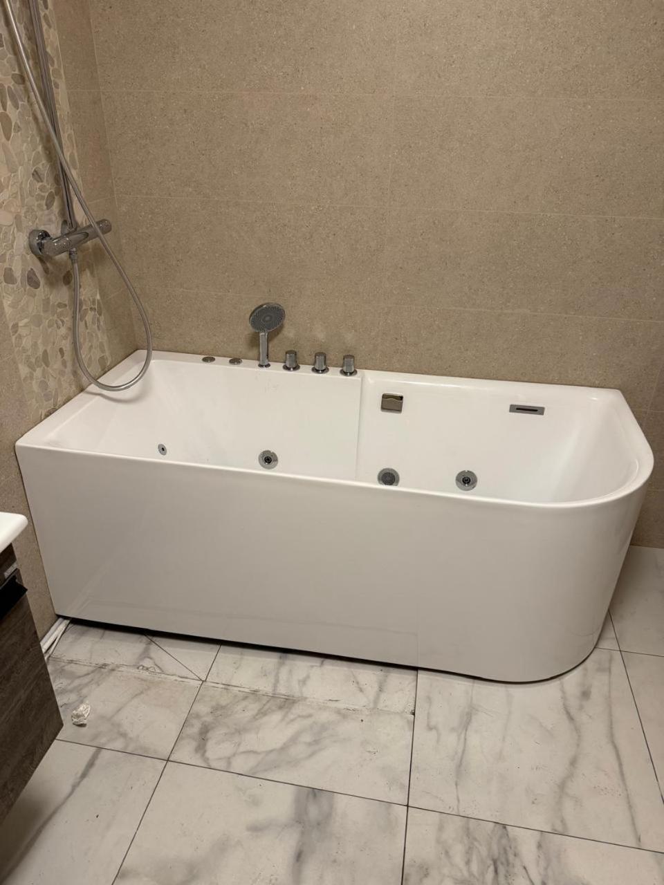 Free Parking Skanderbeg Square - Spacious Central Apartment Tirana Kültér fotó
